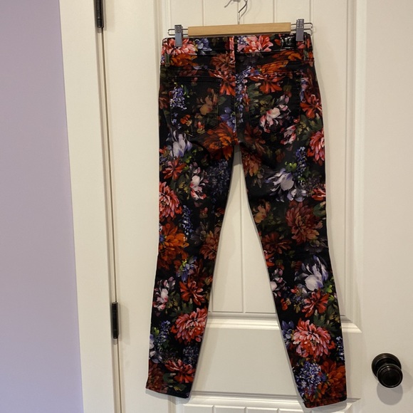Guess floral leggings. - Picture 7 of 11